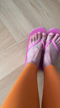 Show Feet in Flip Flops