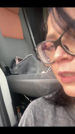 Shione Cooper: Merokok sendirian