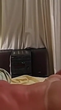 两个热辣的爸爸操对方汗淋漓的身体大声呻吟和粗暴的力量
