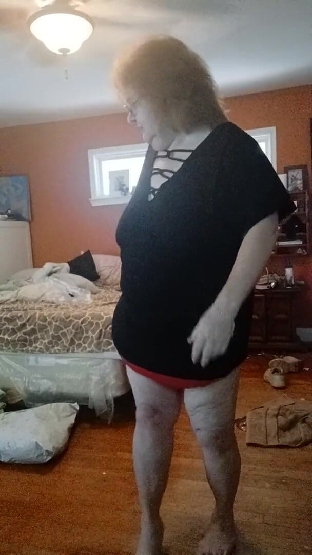 BBW nurse Vicki adventures with friends: modling paintij main bechta hoon bhaag1 laal phita reshmi