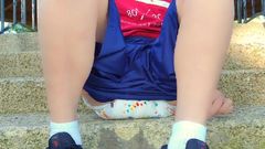 Kinkytwinkpamps: Twink зіпсує підгузник на вулиці і грає з вібратором
