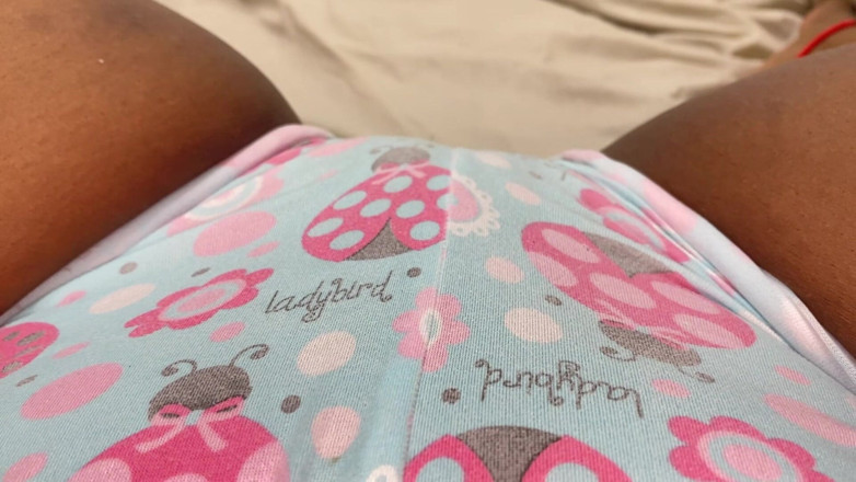 omairaberbatov: I Put on Tight Shorts and Itch My Vagina and...