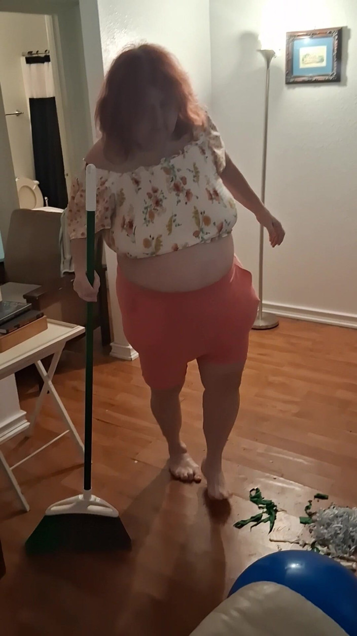 BBW nurse Vicki adventures with friends: Big Belly Beauty Nurse Vick Cleans up Messy Floor