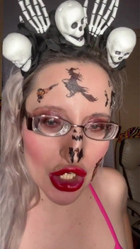 Kadın kılıklı külotunu teslim et ve maaş çeki findom goaldigger tarafından bu gözlük tanrıçasına ait