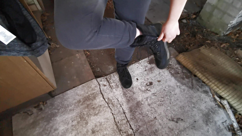 Bouncy Tits Action: Arsch-, muschi- und titten spanking auf der Alten Waldhütte