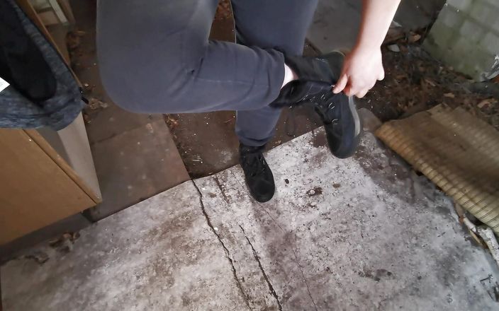 Bouncy Tits Action: Arsch-, muschi- und titten spanking auf der Alten Waldhütte
