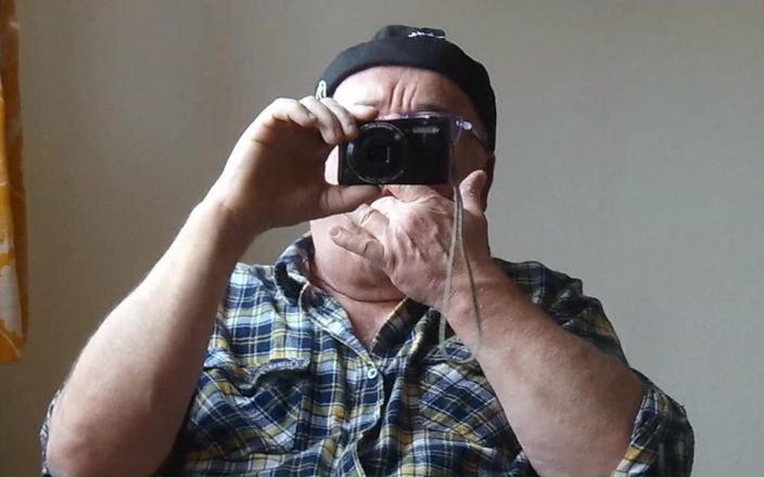 Claus Noord: Sperma yang baru disusu dan menjilat.