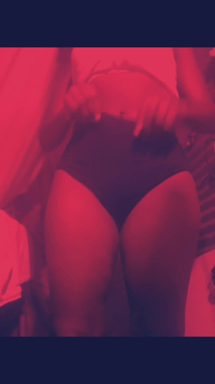 Dorelviss: मेरे सौतेले पापा एक वीडियो चाहते हैं जो मेरे शॉर्ट्स और मेरे बड़े स्तन दिखा रहा है और मेरा हस्तमैथुन कर रहा है