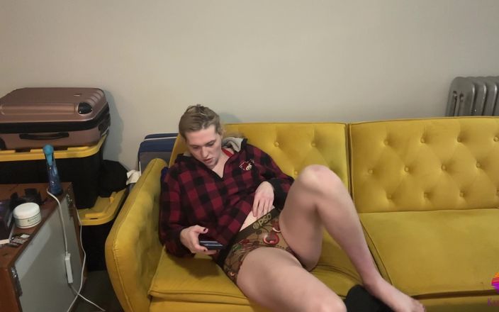 Kapri Sun: Transgirl se prstí přímo se svým dívčím ptákem