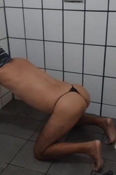 Ladysilvas: Ladysilva fa uno spettacolo nelle sue mutandine in bagno