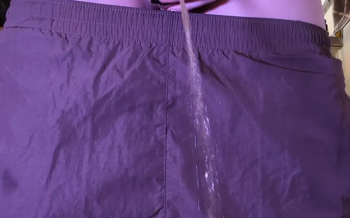 WetZemu: Lets See Whose Morning Pee Is Longer!