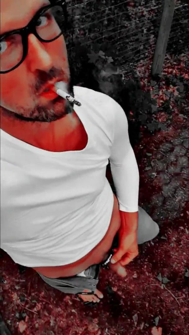 Slutboyben: Il ragazzo troia in cam4 piscio all'aperto maiala
