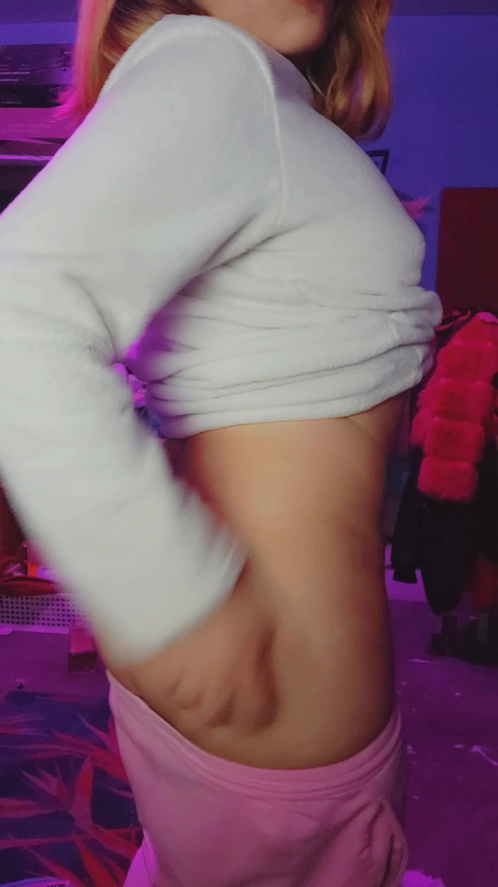 Crystal Phoenix: Yeni iç çamaşırımı beğendin mi?