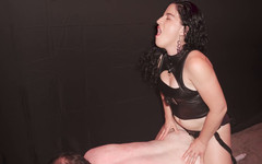 Cliff Media: Video completo - entrenando a una nueva dominadora: dos dominatrix castigan...