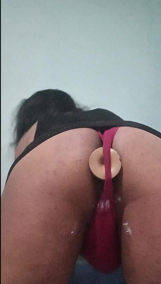 Thipansex: Non è gay se gioco con il mio culo con il...