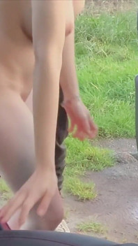 18 letá dospívající prosí o tvrdý sex v autě, šuká jako děvka