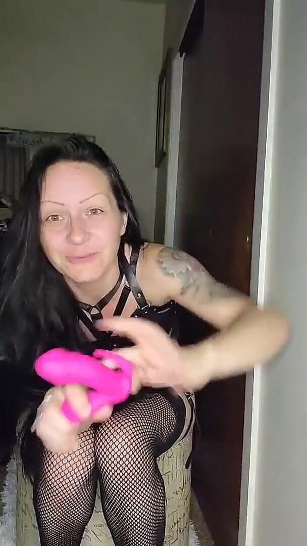 Is That a Penis Lmao (Raven Willow)