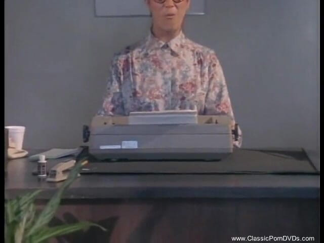 Classic Porn DVDs: Cô thư ký gợi cảm đang bị ông chủ đụ