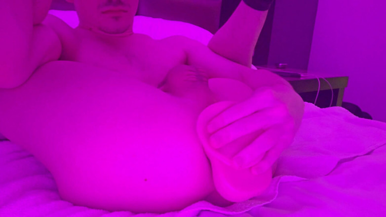 NoFaceB0y: La teen è una troia con la sua figa da ragazzo