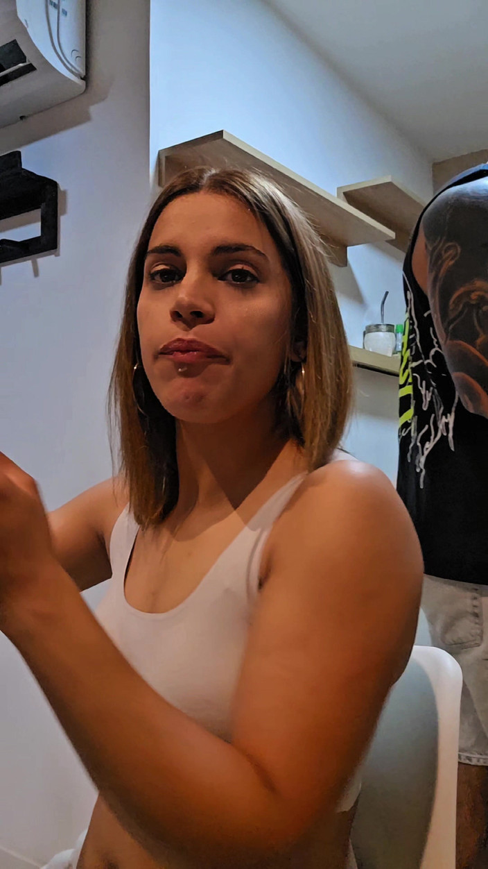 Young big apple: Amatérský pár jí při živém přenosu