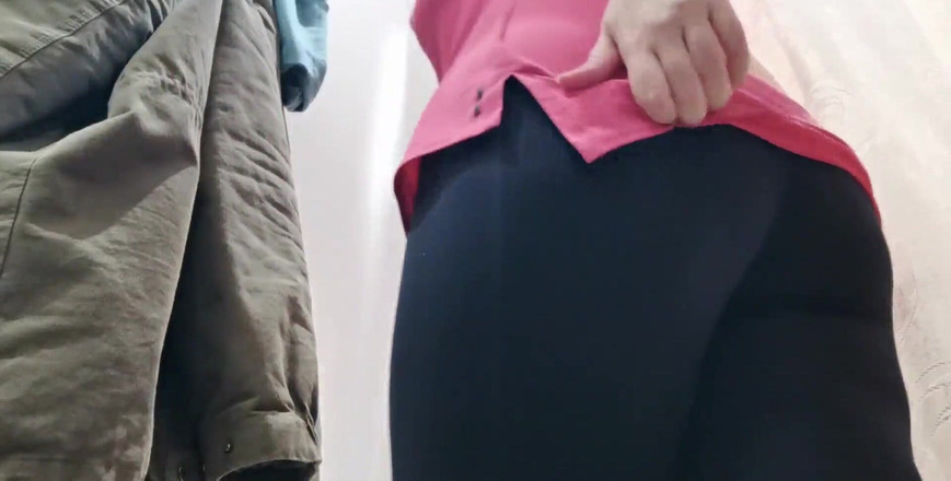 Nicoletta Embassi: Nicoletta говорит грязно с тобой и показывает тебе ее идеальную задницу в магазине одежды Прийти и мастурбировать на ее задницу