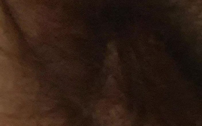Mommy big hairy pussy: La chatte poilue d’une MILF mature