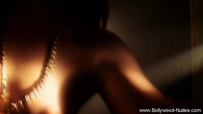 Bollywood Nudes: Un'arrapante ragazza che balla