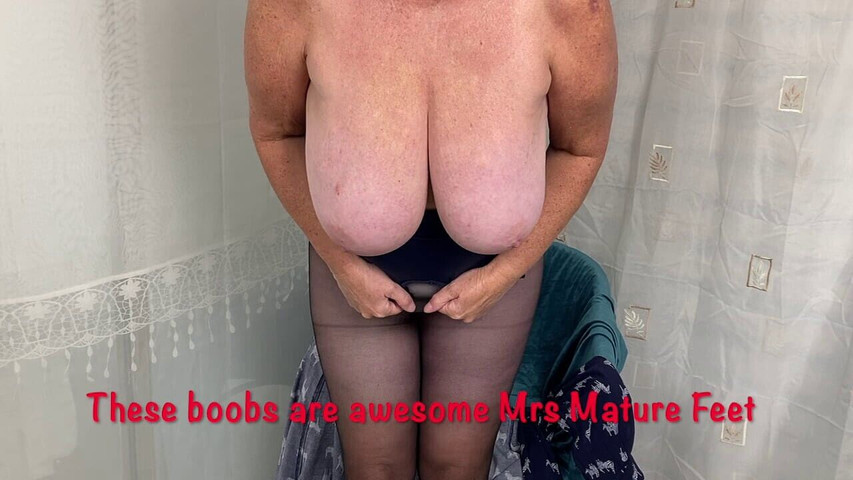 Mrs Mature Feet Wearing Big Granny Pants (Mrs Mature Feet)