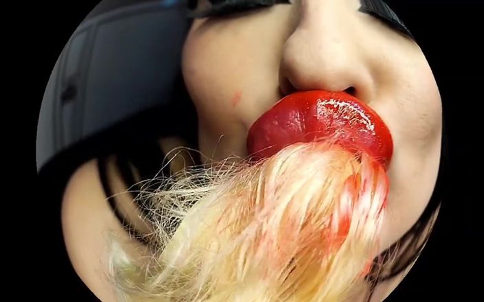 Princess18_: Huge Pouty Bimbo Lips Giantess