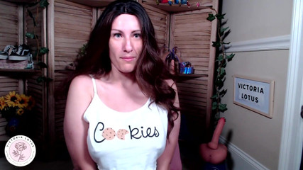 Victoria Lotus: Milf frumoasă și fursecuri cu țâțe mari