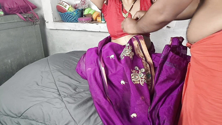 Pyaripooja22: 창녀처럼 어린 바비를 따먹고 즐기는지 묻는 이웃(힌디어 음성)