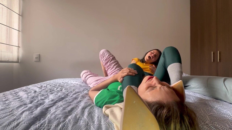 scarlettandc: Lesbian Play Time