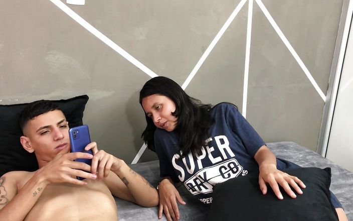 Dallanalove: Stiefschwester mit dicken titten und dickem arsch bittet mich, ein...