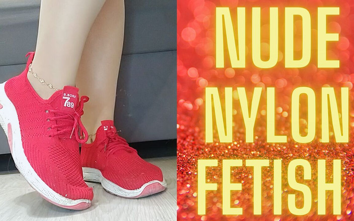 Monika Nylon: (67) Fetysz Stóp W Cielistych Nylonach