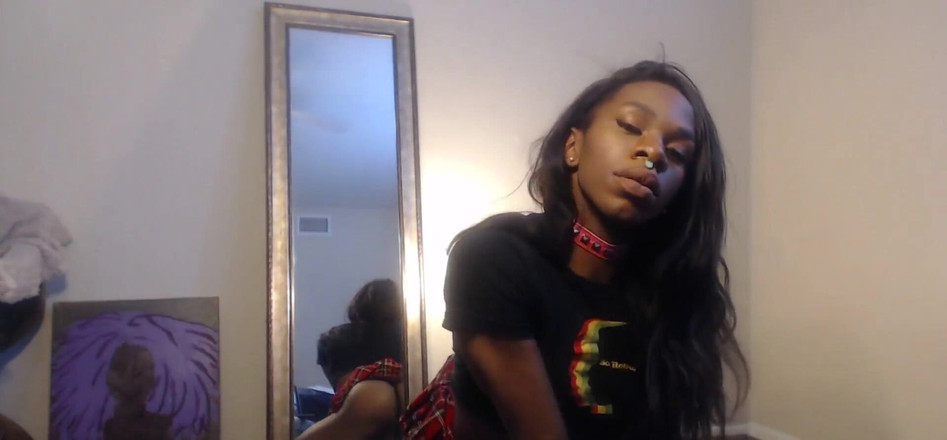 AJ180: Young在大学裙子里看起来性感的Twerking