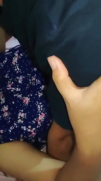 印度尼西亚女孩的湿润阴户