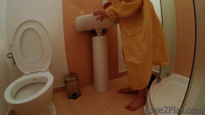 Love 2 Piss: Pisciare in un barattolo