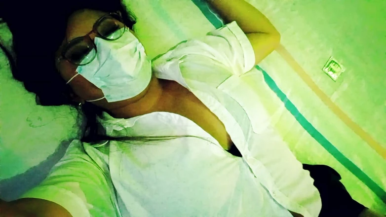 Martin13: Студент встречает 50-летнего старика, чтобы заняться сексом, старик обещает ей новый мобильный телефон за то, что быть хорошим любовником