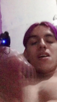 Poniéndose cachondo hasta que te muestro mi coño y polla afeitado