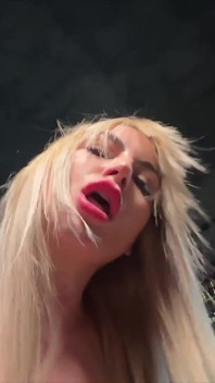 Sexy Dominique Palermo stříká velkého tvrdého černého ptáka