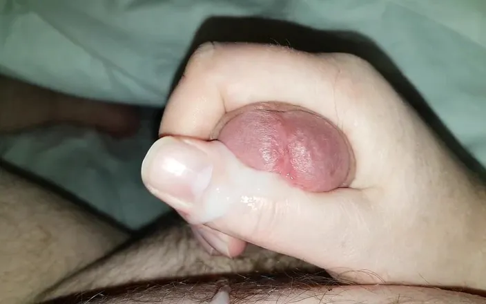 Messy wessy: A Hot Wank in Bed