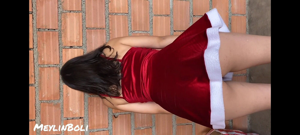 MeylinBoli: Рождественская домохозяйка Chibola Санта-Круз трахается с костюмом в домашнем видео