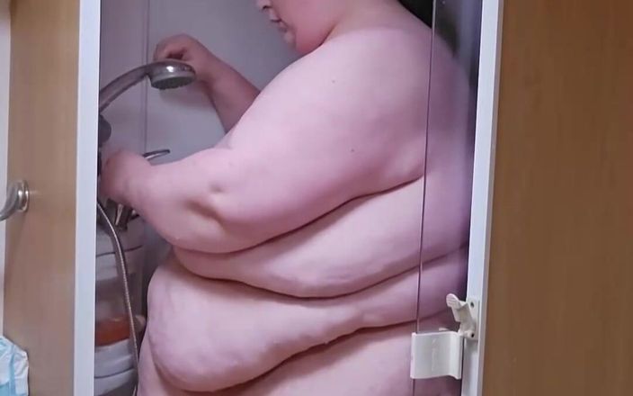 SSBBWLadyBrads: Knijp met mij en mijn buik onder de douche