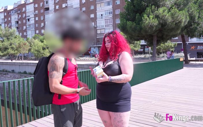 FAKings: ぽっちゃり系赤毛レイア・サエズは、マドリードでランダムな男を拾おうと試みます!