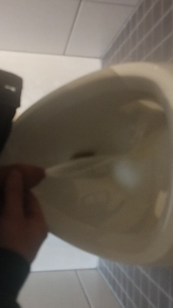 Bayer911: बाथरूम में पेशाब लेना