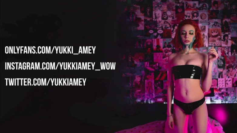 Yukki Amey: Urocza nastolatka rozciąga tyłek koralikami analnymi