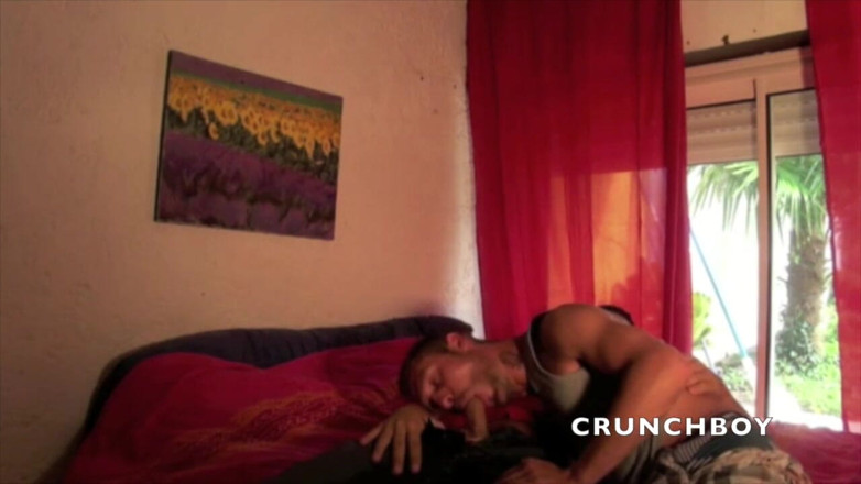 Crunch Boy: Web kamerası Greg Centuri ve Fransız sürtük ile odada saklandı