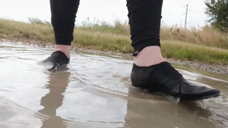 Footfetish: Cult Fun with the Puddles on the Country Road