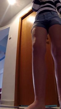 Sexy Redhead Teen Pee in Her Short Pants and Clean the Wet Floor