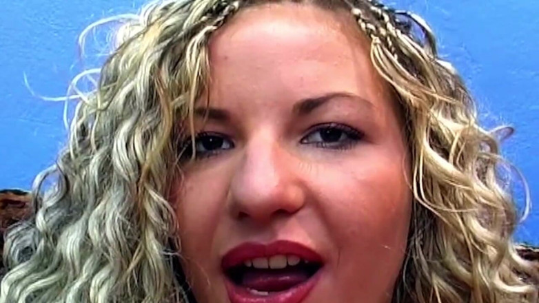 ORGASMX: Si blonde matang miang mengusik di luar rumah, kemudian mengongkek...